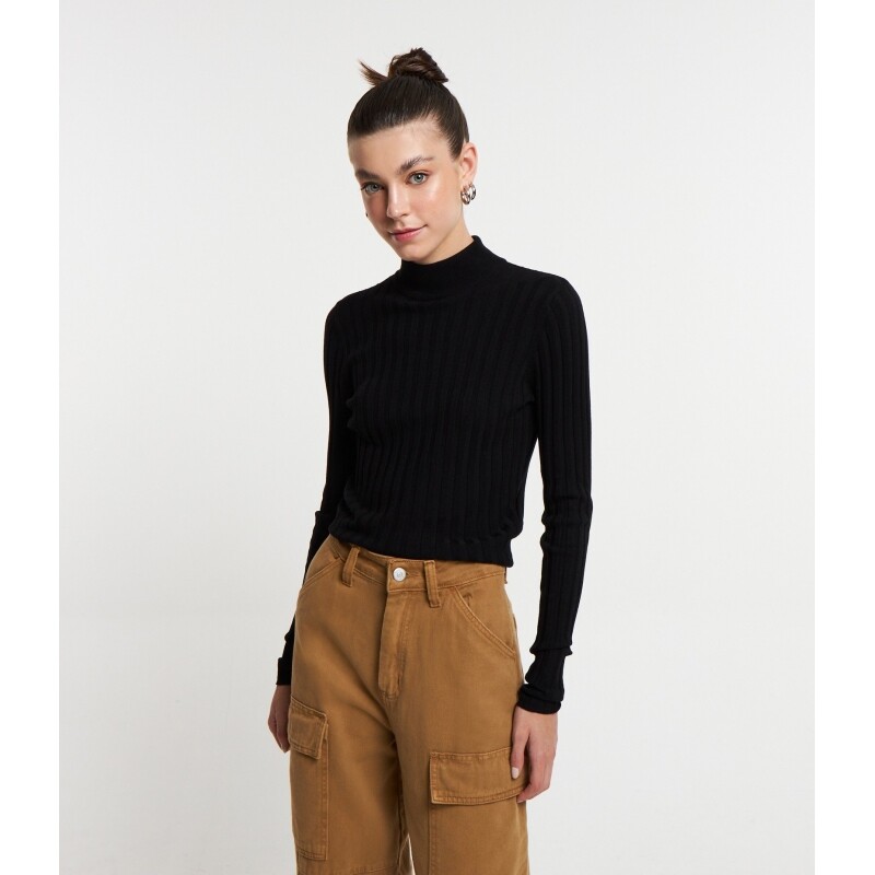 Blusa em Tricô Canelado com Gola Alta e Manga Longa